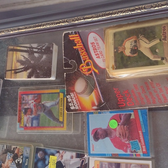 Assorted Baseball Trading Cards Collection - Picture 4 of 7